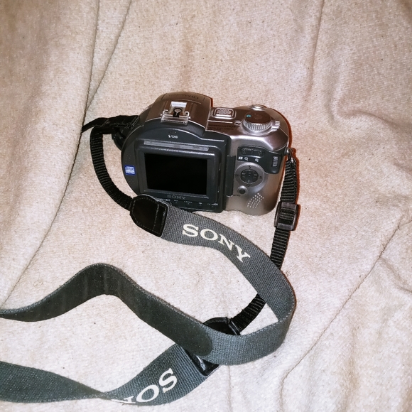 Sony camera - Picture 2 of 3